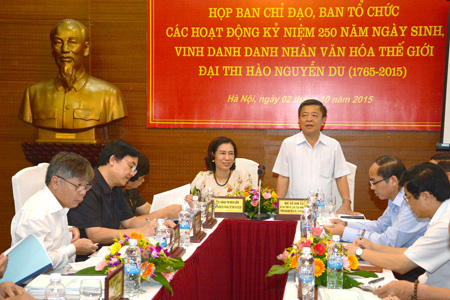 Ông Võ Kim Cự, Bí thư Tỉnh ủy Hà Tĩnh phát biểu tại cuộc họp.